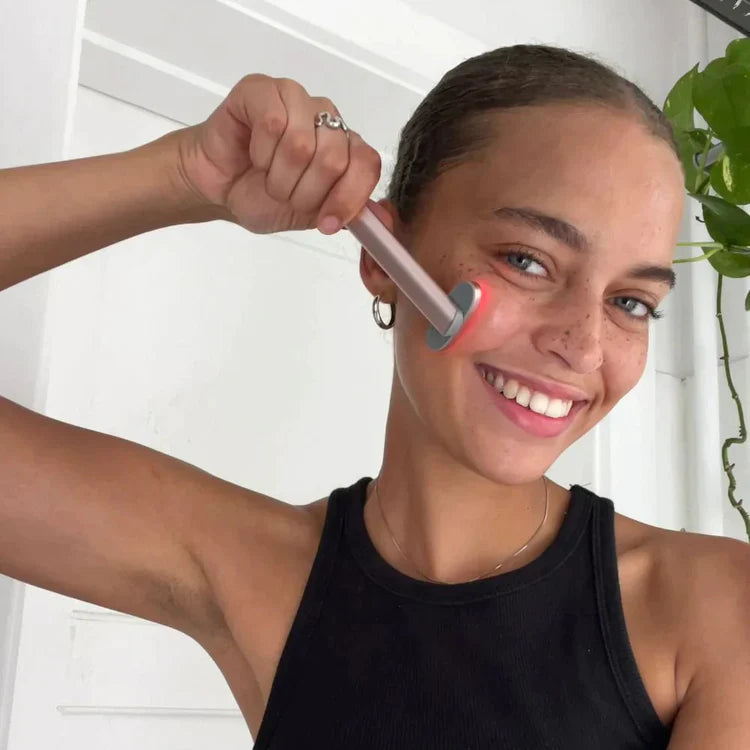 ULTRA LIFT™ – Varita antiedad LED que reafirma, reafirma y da luminosidad en minutos